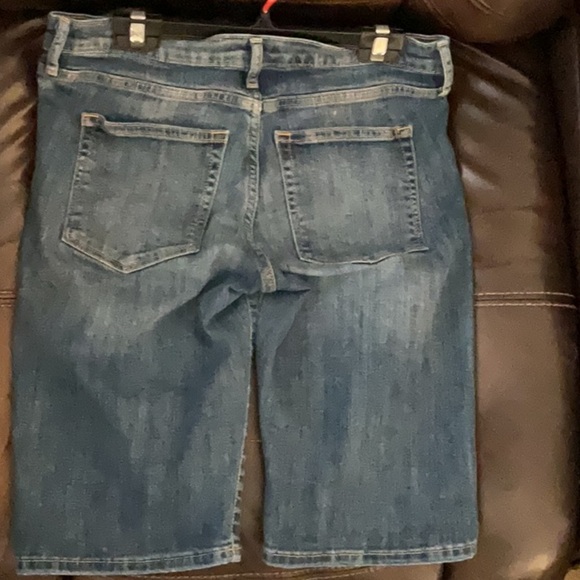 Banana Republic Blue Jean capris - Picture 2 of 4